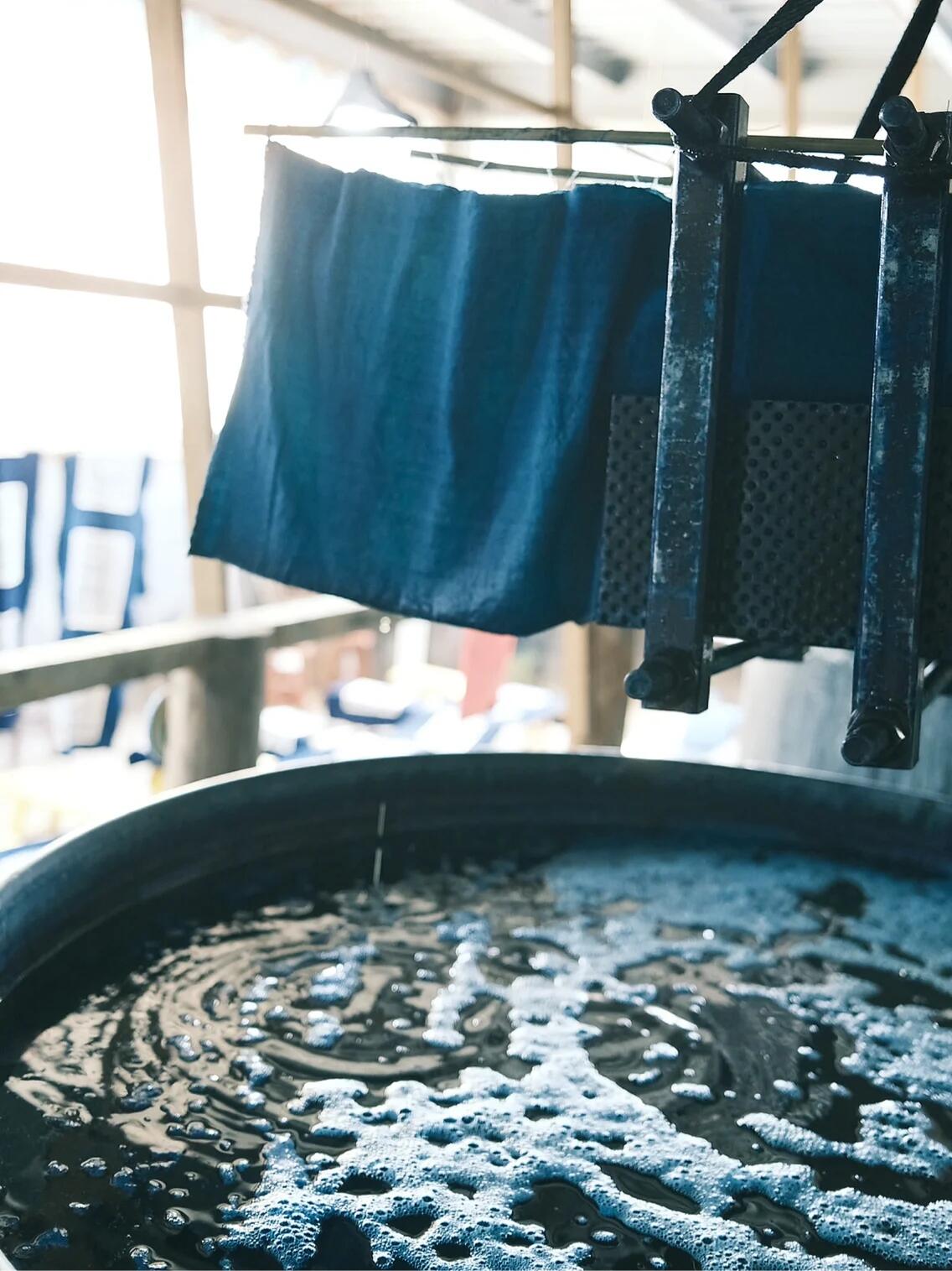 Why Does Indigo Fabric Fade? The Science, Color Transfer & Care Guide