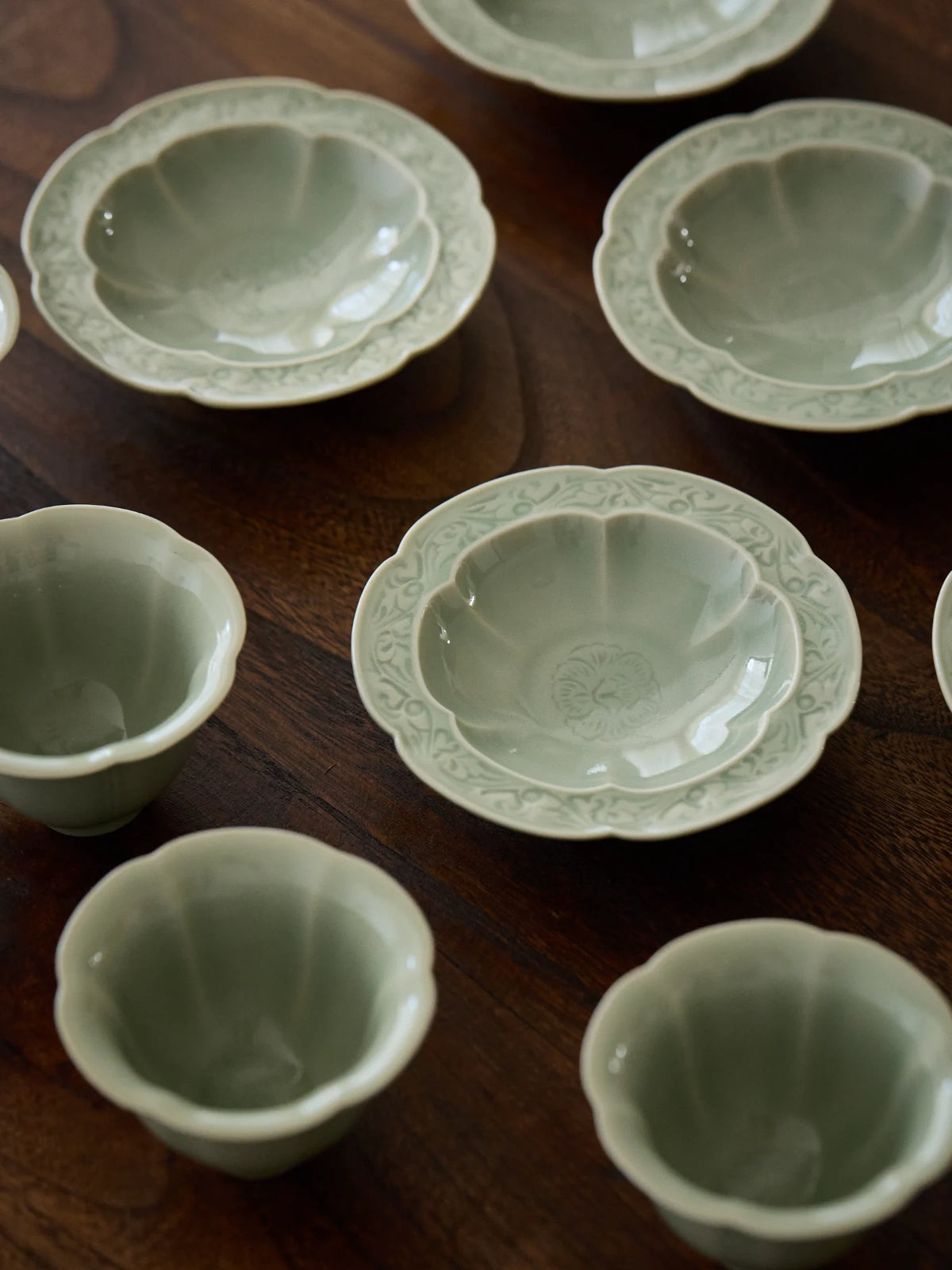 Ou Ware Song Dynasty-style tea cup with a lobed rim & Saucer Set