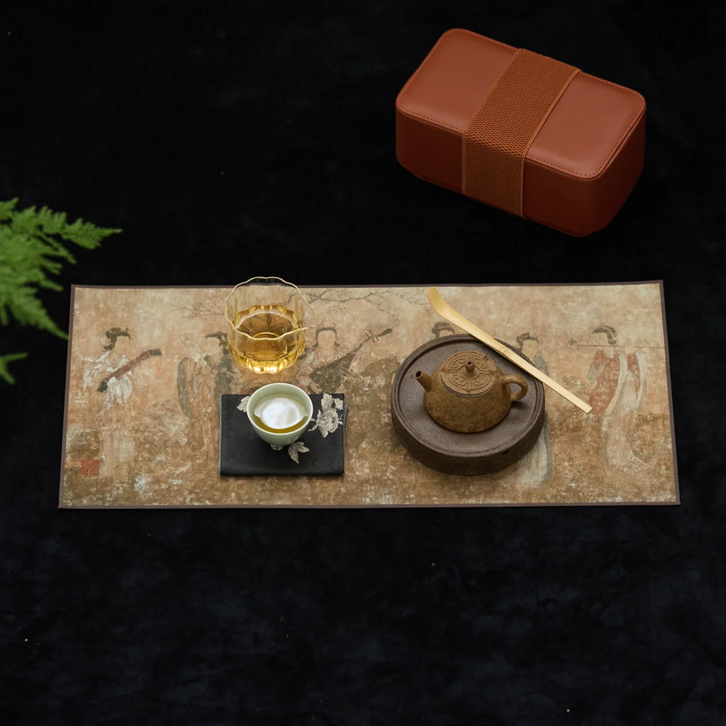 Handmade teapot stand with a persimmon design that can hold water.