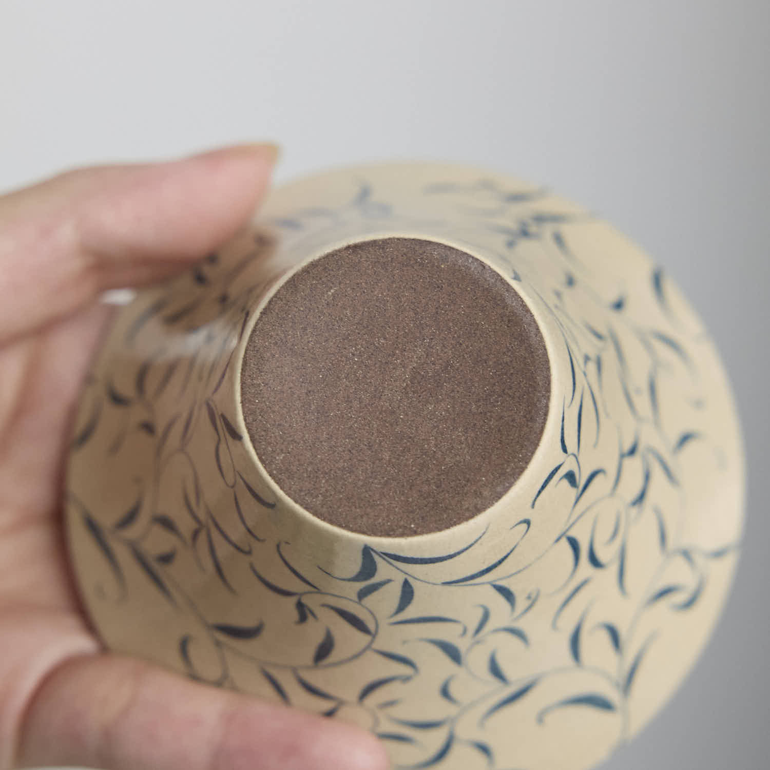 Hand-painted blue and white porcelain gaiwan with spring bud and moonlight design