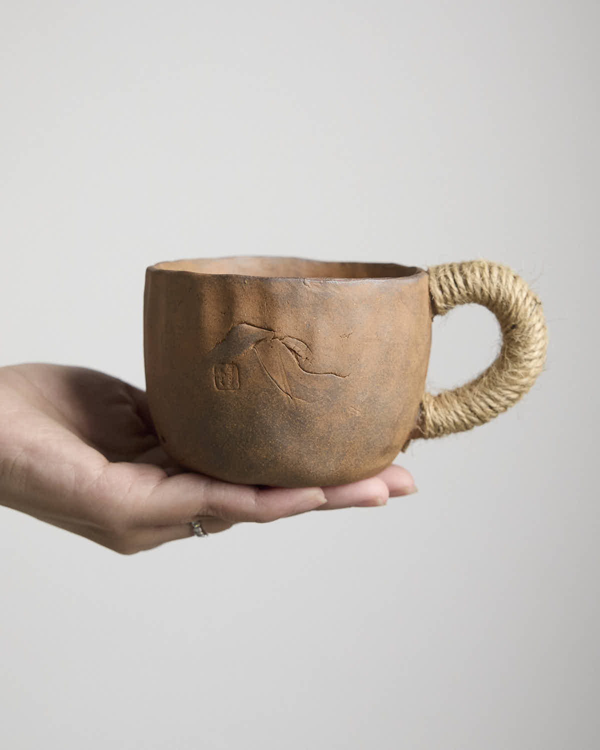 初璞 手工捏制粗陶咖啡杯日式小众设计感艺术陶瓷杯子马克杯水杯 - Rouseclay