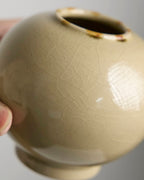 Ou Kiln vase with crackle glaze and dotted color decoration