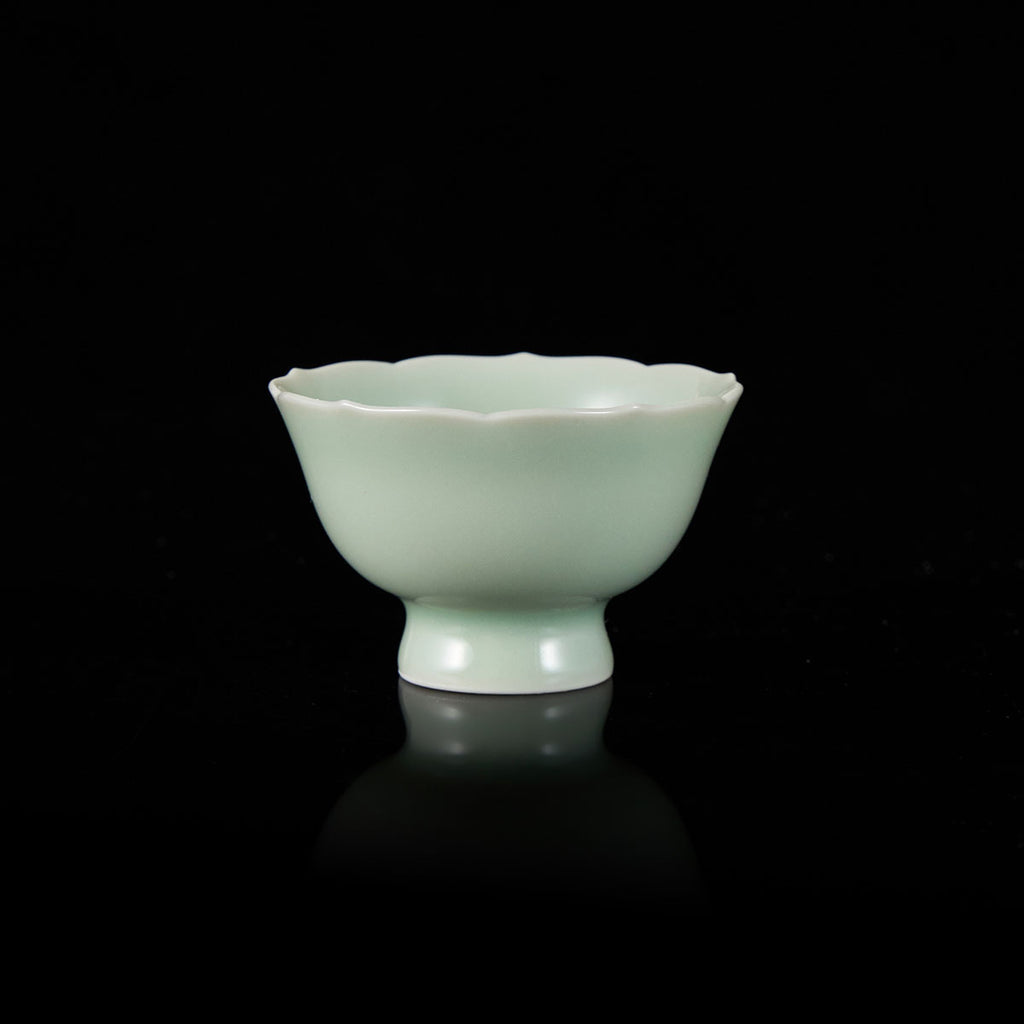 Handcrafted Linghua Blossom Teacup with outward flare and inward waist