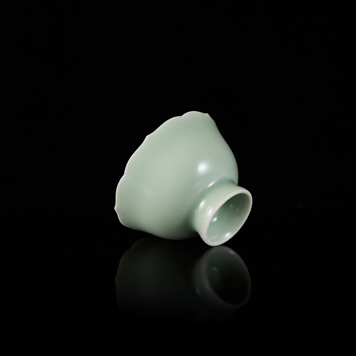 Handcrafted Linghua Blossom Teacup with outward flare and inward waist