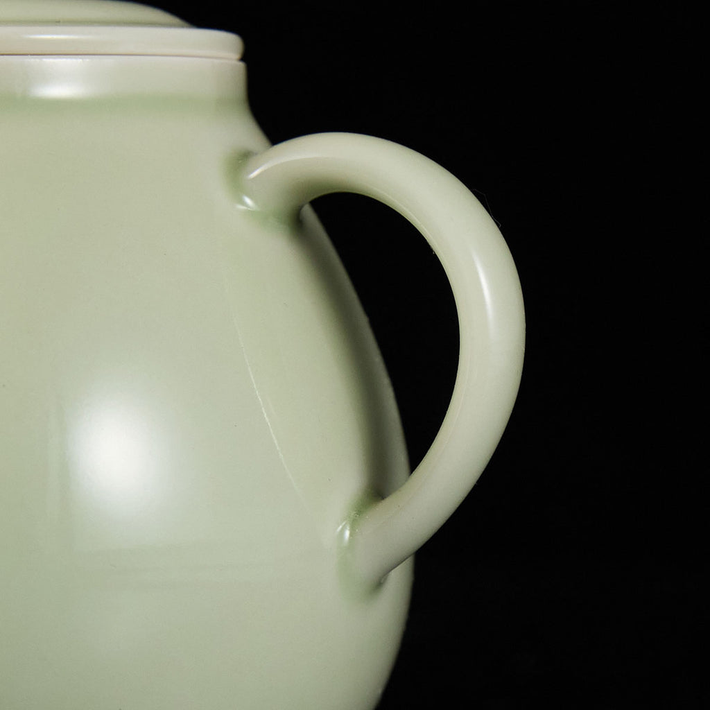 Ou Kiln short-spout teapot with flared mouth and rounded belly