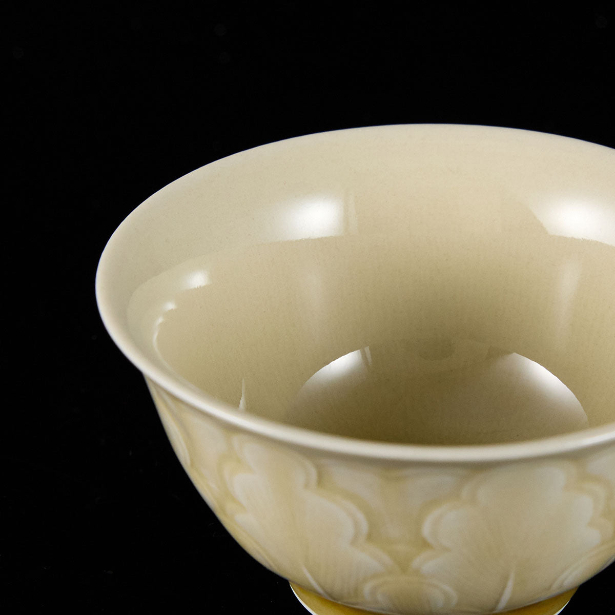 Ou Kiln Banana Leaf Cup with Celadon Glaze and Cabbage Relief Pattern
