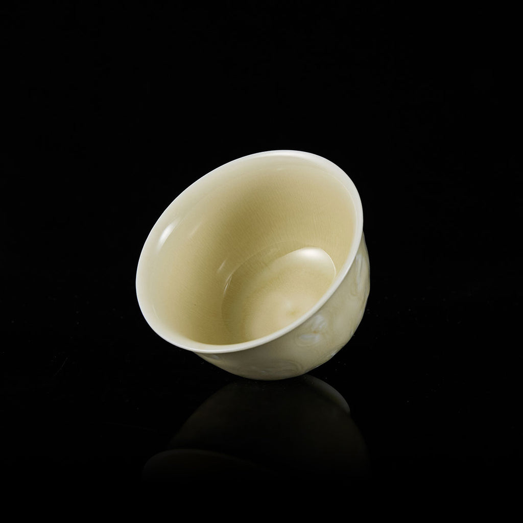 Ou Kiln green glazed master cup with running deer engraving and vivid spring tone