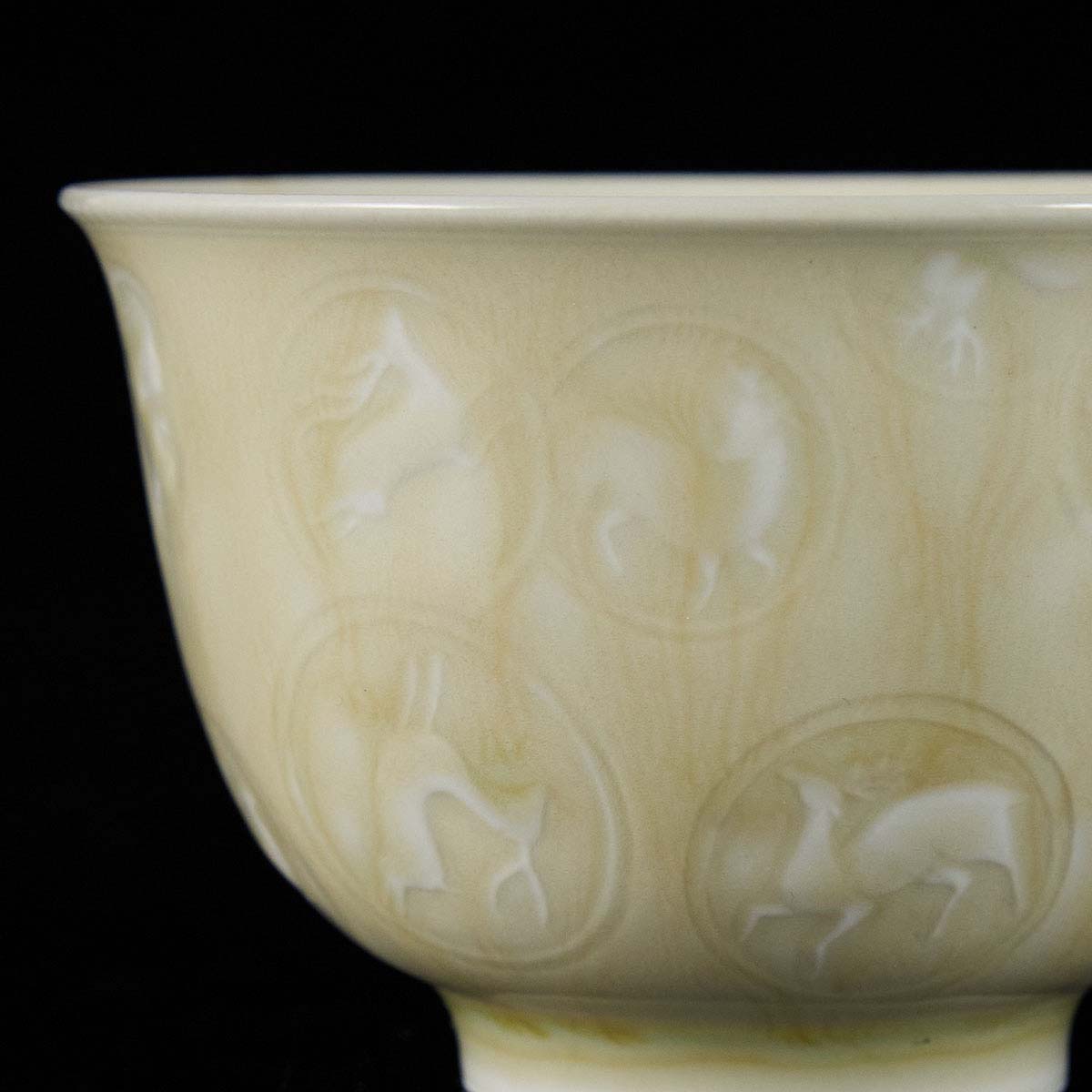 Ou Kiln green glazed master cup with running deer engraving and vivid spring tone