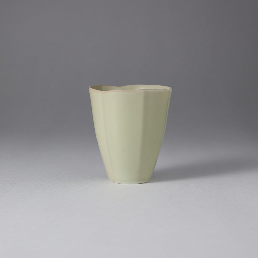 Ou Kiln Blossom-edge ceramic cup with wavy floral mouth