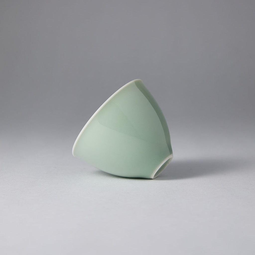 JiXin Cup with heart-shaped center and smooth curved body for Gongfu tea