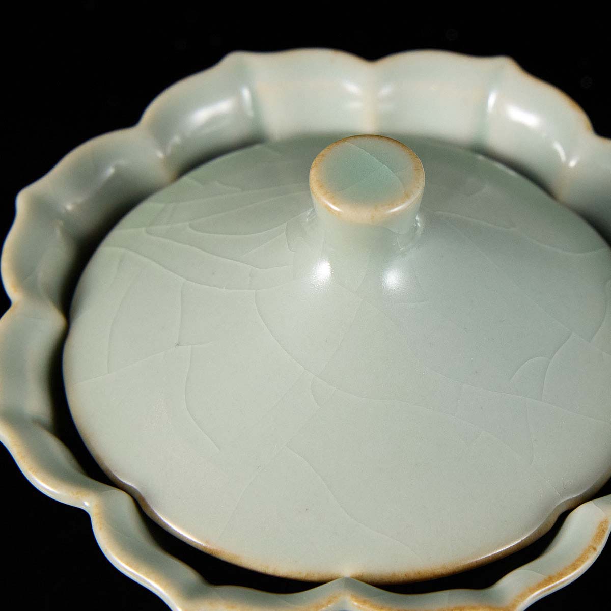 Ru Kiln petal-rim douli travel tea set – gaiwan, two cups, fair cup, tea canister