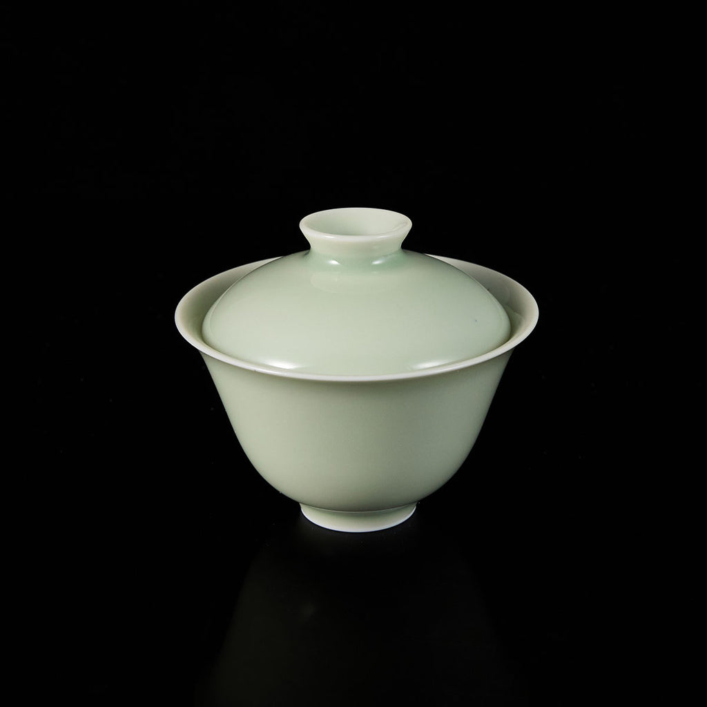 Handmade JiXin Gaiwan with inward heart-shaped base and balanced curves