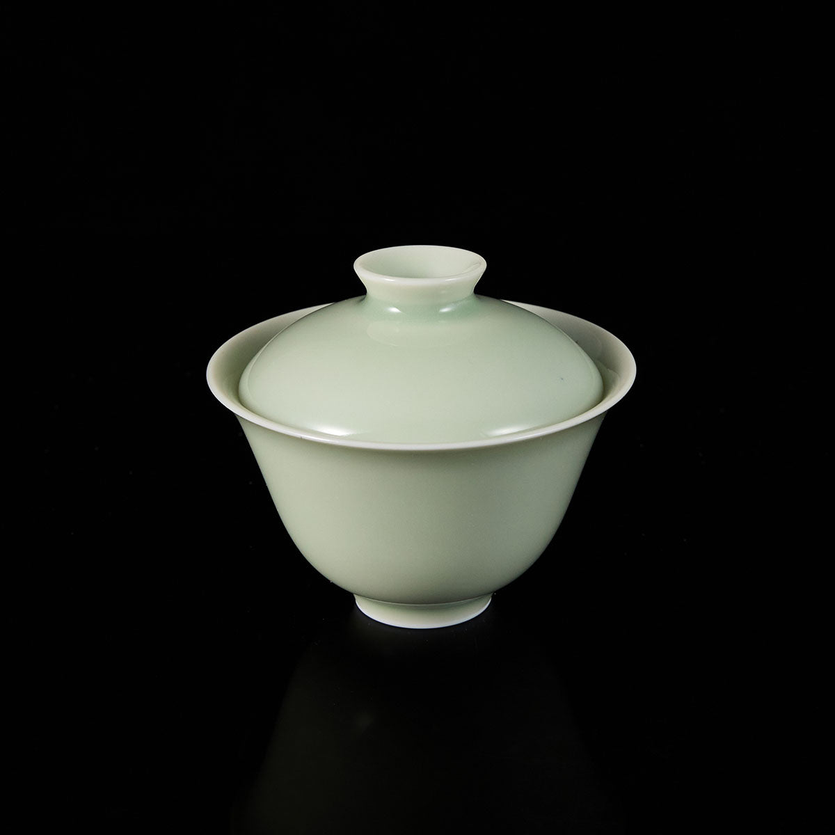 Handmade JiXin Gaiwan with inward heart-shaped base and balanced curves