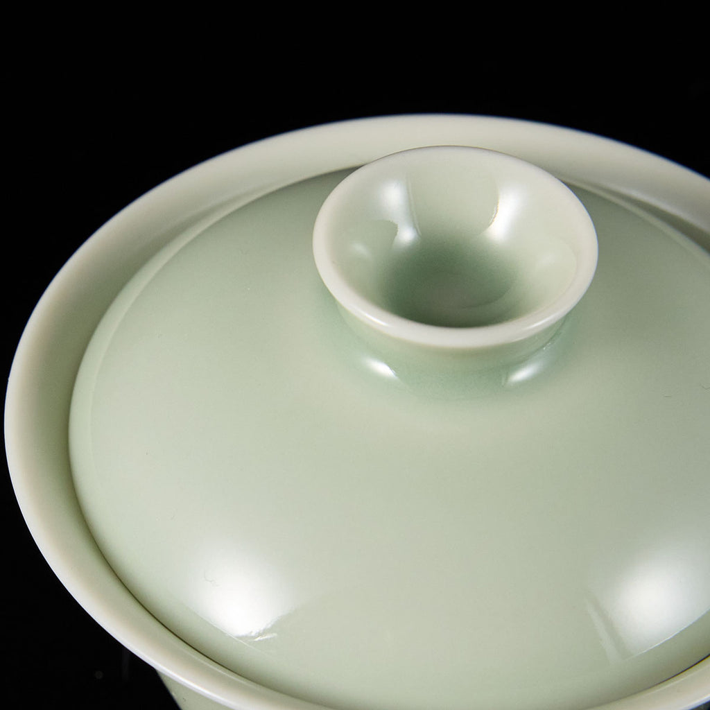 Handmade JiXin Gaiwan with inward heart-shaped base and balanced curves