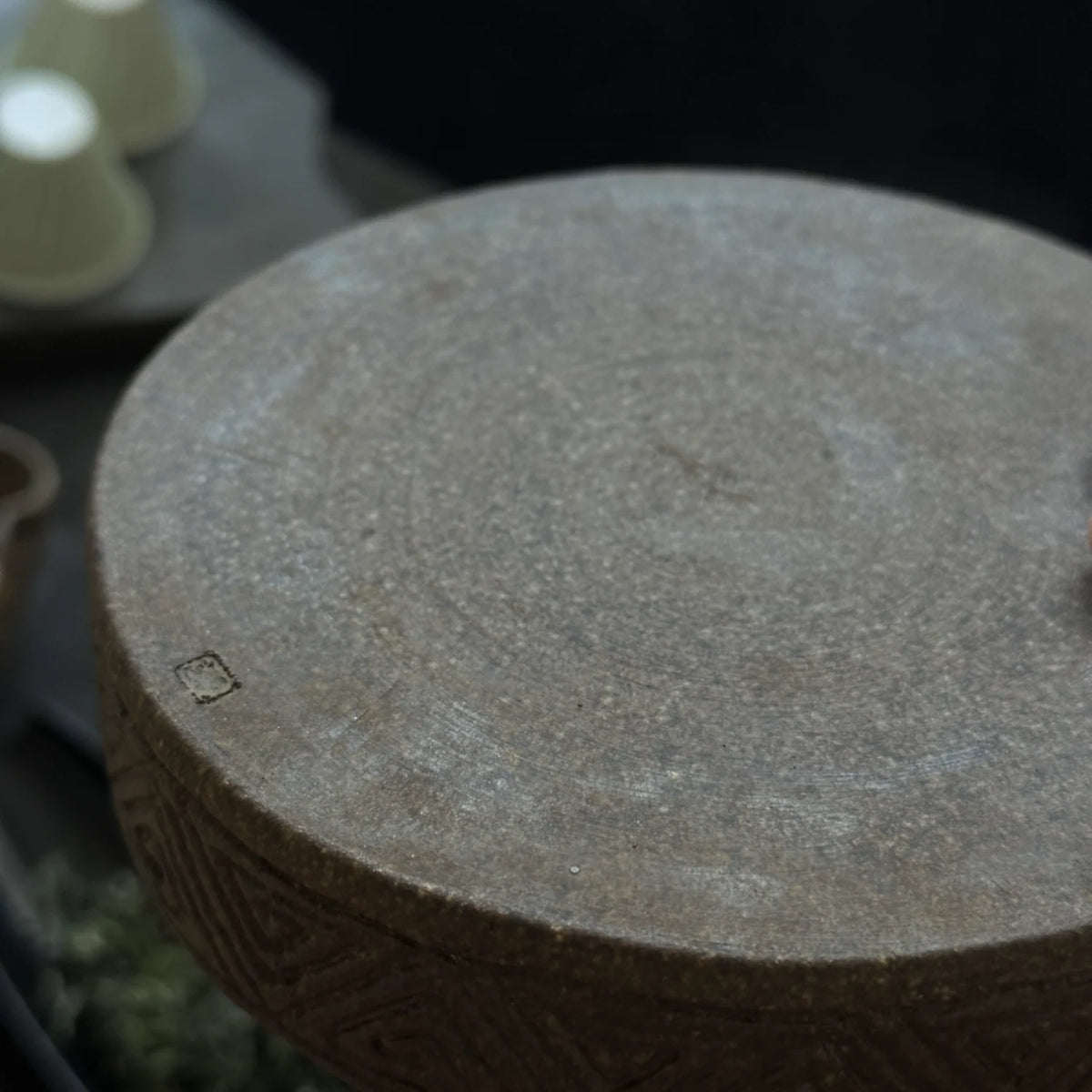 Handmade teapot stand with a persimmon design that can hold water.