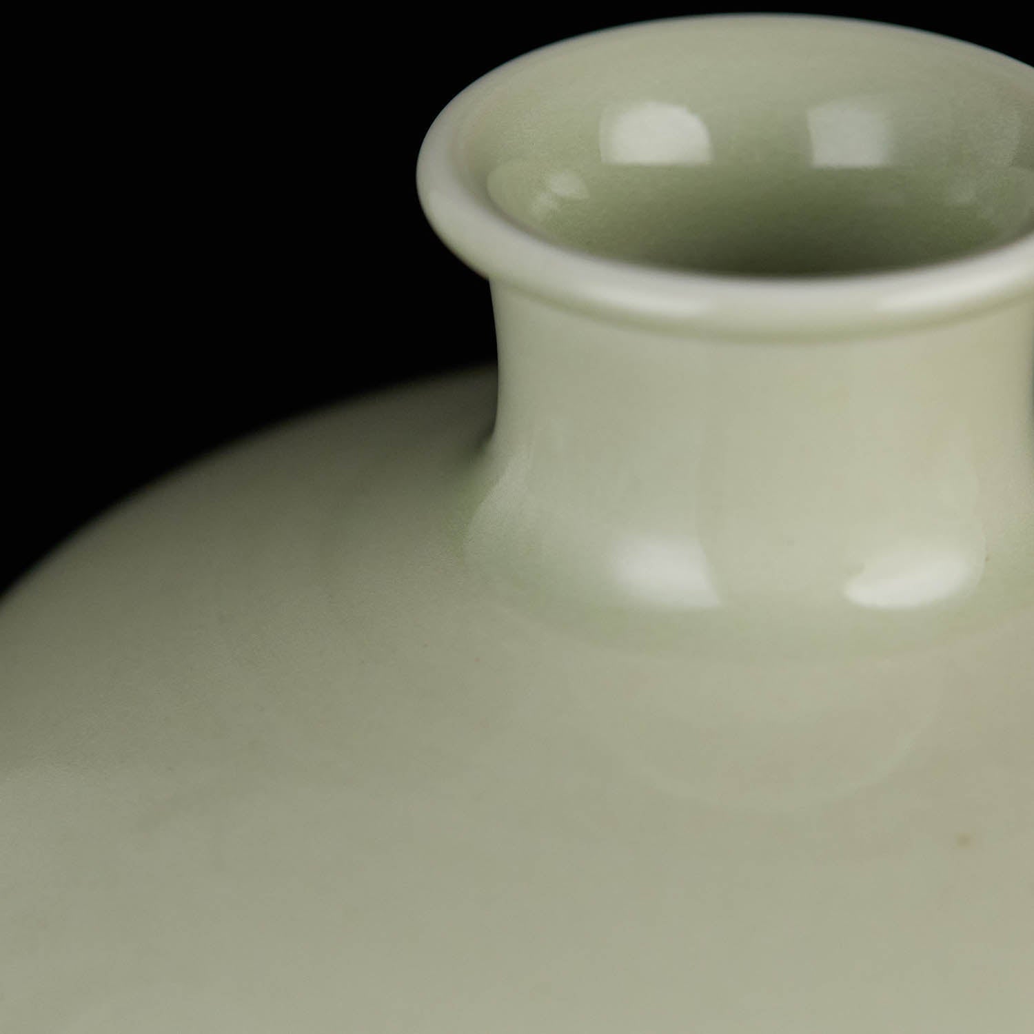 Ou Celadon Handmade Meiping Vase rim glaze texture handmade Chinese ceramic 