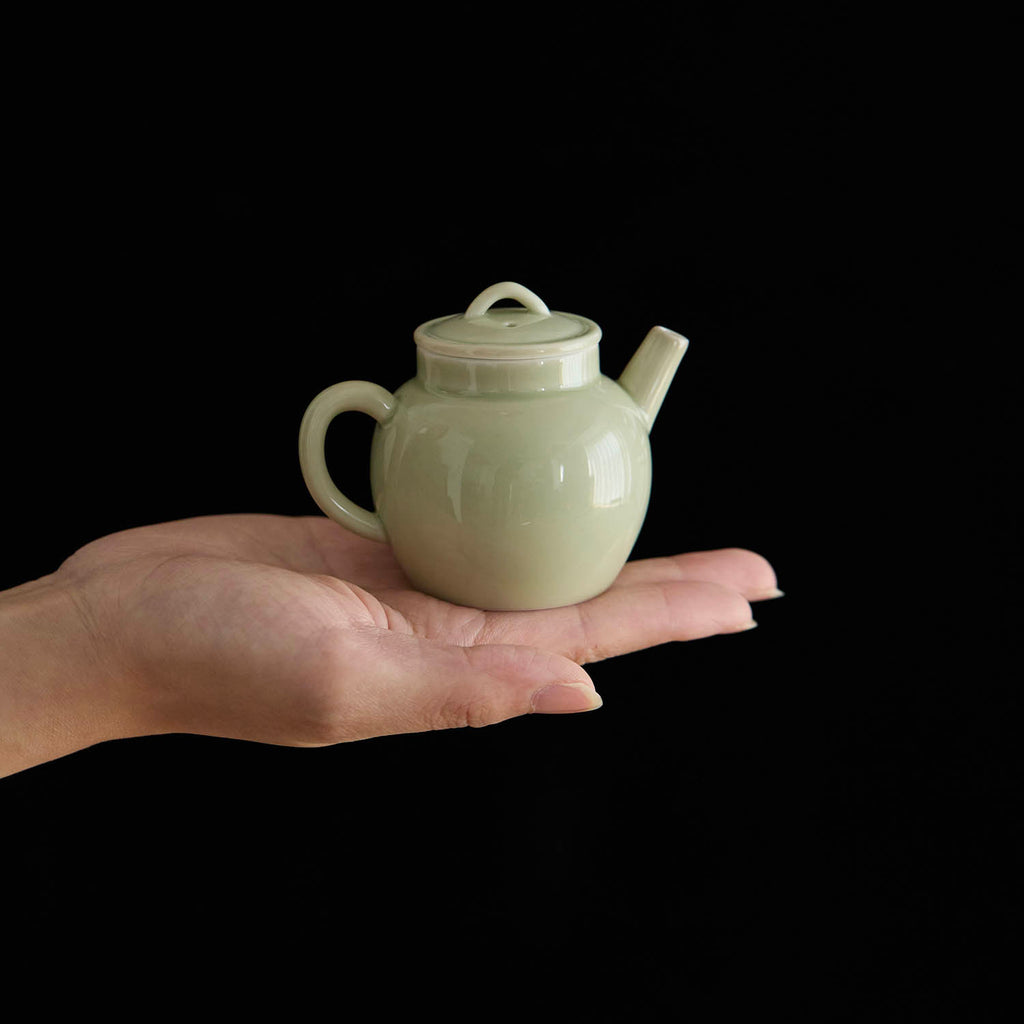 Ou Celadon Tang-Style Short-Spout Gongfu Teapot handhold