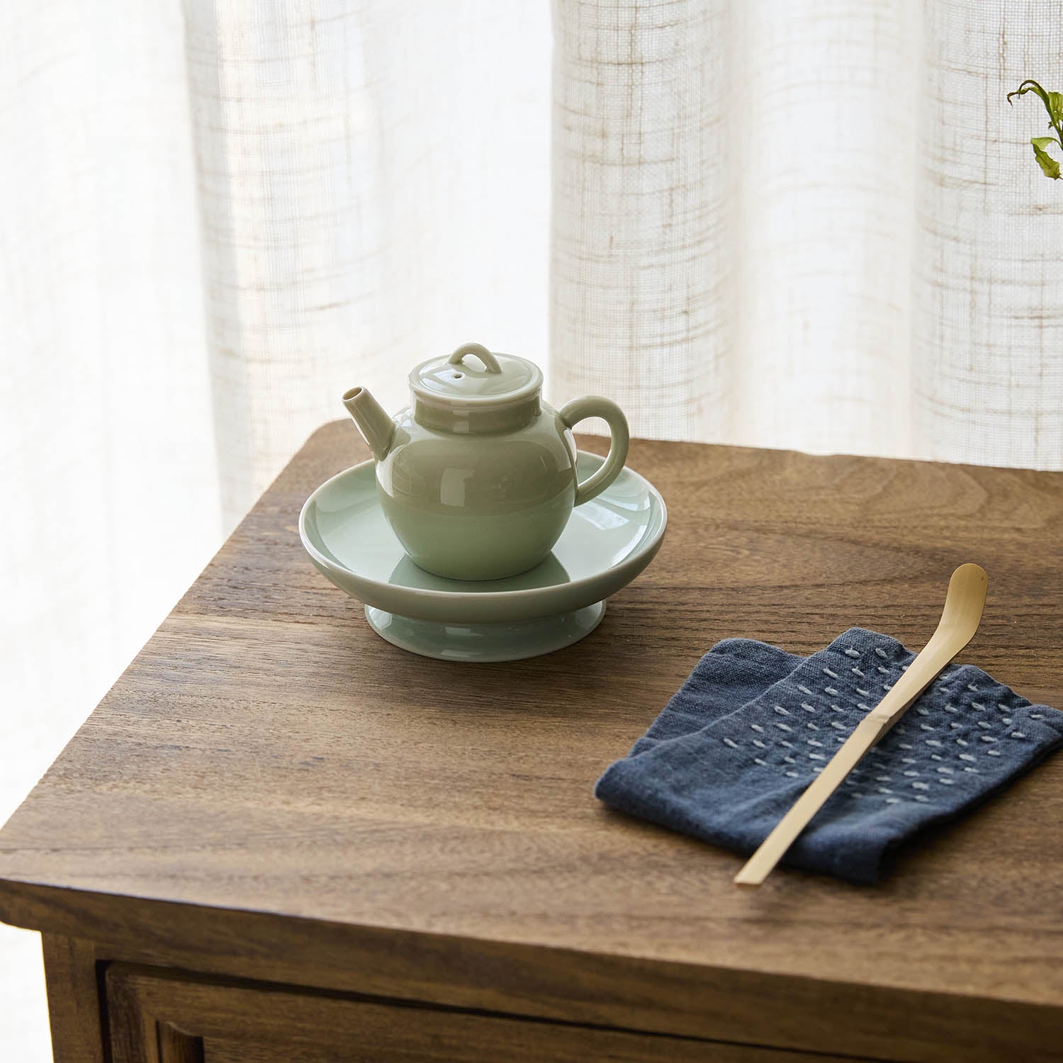 Ou Celadon Tang-Style Long-Spout Gongfu Teapot used for daily