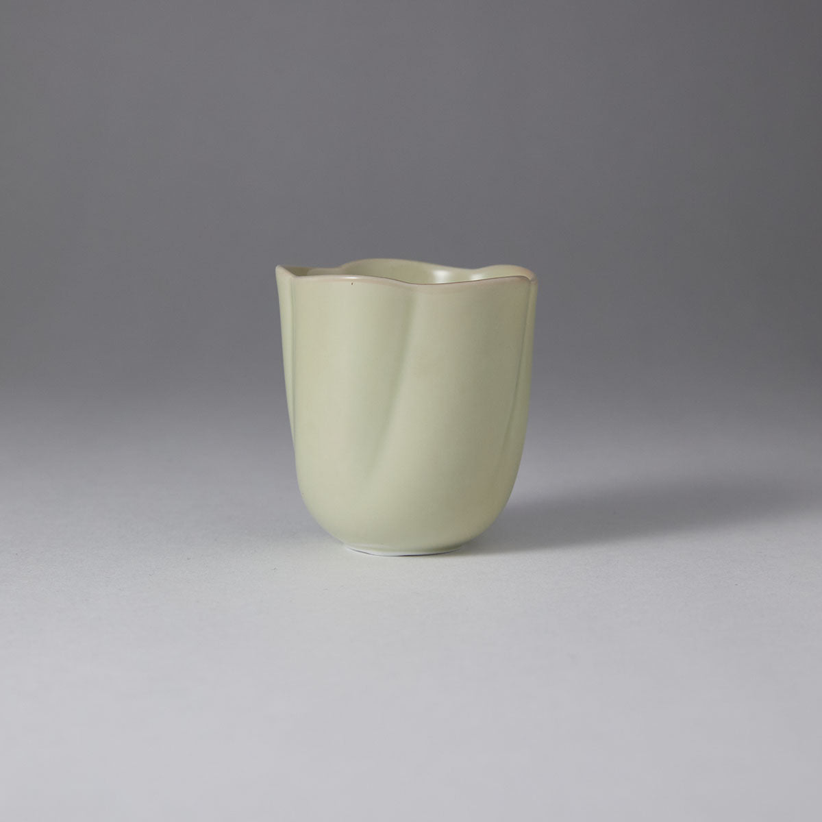 Ou Ware Five-Petal Blossom Rim Celadon Teacup glaze texture handmade Chinese ceramic teacup