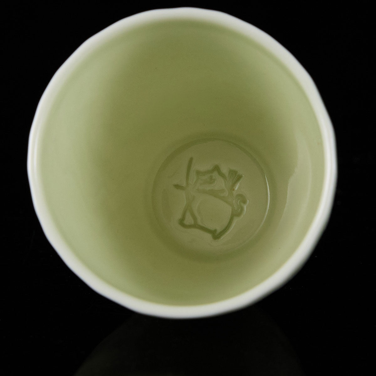 Ou Kiln Hammered Texture Celadon Teacup rim detail celadon tea cup handmade Chinese pottery