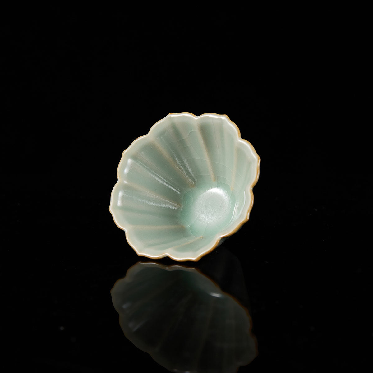 Ru Kiln Petal-Fold Gongfu Travel Tea Set rim detail handmade Chinese pottery