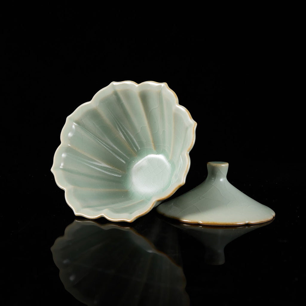 Ru Kiln Petal-Fold Gongfu Travel Tea Set rim detail2 handmade Chinese pottery